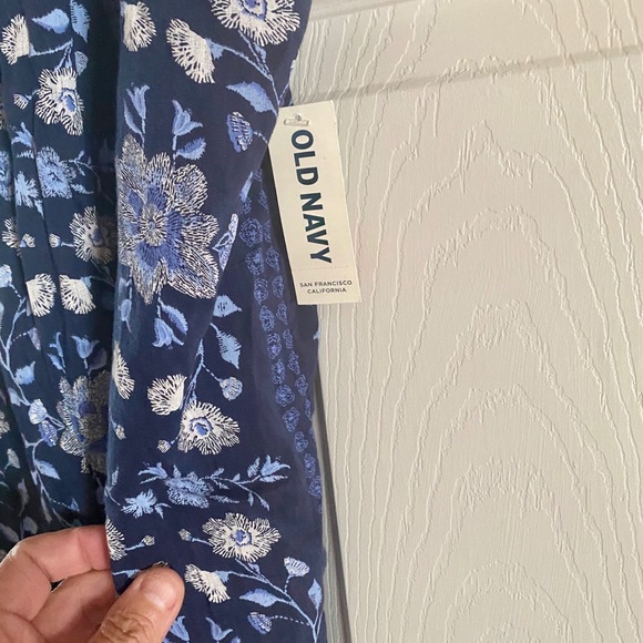 Old Navy Top - Picture 2 of 3